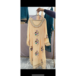 Compra en Línea de Vestidos de Fiesta con Estampado Floral Glamuroso y Silueta Recta, Hechos de Fibra de Poliéster y Chifón - Product Image 2