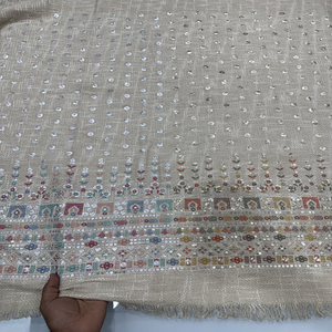 ผ้ากำมะหยี่เนื้อนุ่มปักลาย สำหรับเสื้อผ้าดีไซเนอร์ เลเฮงกาสำหรับงานเทศกาล ชุดเดรสหรูหรา เสื้อผ้าระดับพรีเมียม และงานตัดเย็บแฟชั่น - Product Image 1