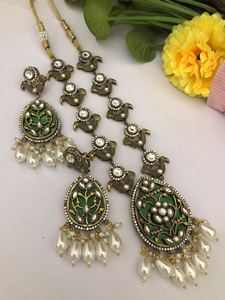 Kundan Fusion Jewelry Set Mezcla perfecta de artesanía tradicional y estilo contemporáneo para fiestas y ocasiones especiales - Product Image 4