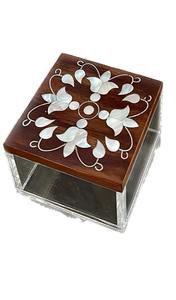 Coffrets cadeaux Ramadan et Eid avec couvercle en bois incrusté de nacre et base en acrylique, d'inspiration traditionnelle arabe, fabriqués en Inde - Product Image 2