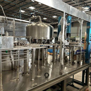 Línea de embotellado y llenado de agua mineral completamente automática Máquina higiénica y de alta velocidad - Product Image 1