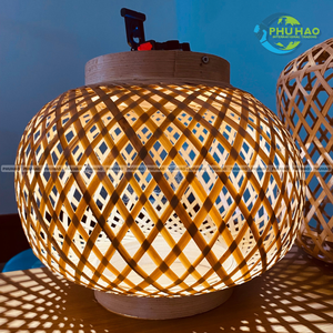 Plateau en bambou vietnamien fabriqué à la main avec couvercle en maille traditionnel et écologique parfait pour sécher, servir et stocker les aliments - Product Image 6