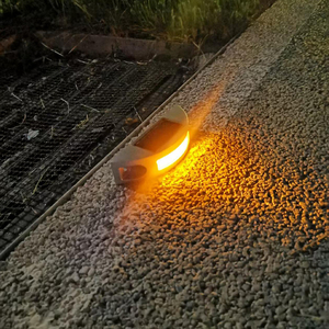 Dissuasori Stradali Solari a LED a Mezzaluna in Alluminio, Visibilità 800m, Impermeabilità IP68, Alta Visibilità per Uso Autostradale - Product Image 4