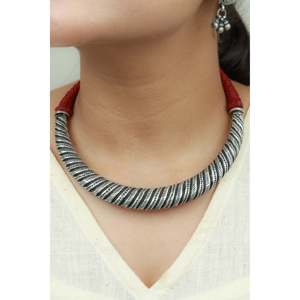 Tridha Tribal Criss Cross, bijou ethnique en argent 925, réglable, style Hasli, objet de collection culturel - Product Image 1