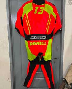 ชุดมอเตอร์ไซค์หนังสำหรับผู้ชายรุ่นใหม่ล่าสุด สวมใส่สบาย ระบายอากาศได้ดี เหมาะกับทุกฤดูกาล ขั้นต่ำในการสั่งซื้อน้อย - Product Image 5