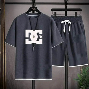 Conjunto de chándal de algodón con estampado de pegatinas Camiseta de verano para hombre y conjunto corto para hombre - Product Image 5