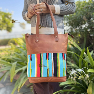 Nuevo Bolso de Mano de Cuero con Diseño Azteca, Bolso Tote de Cuero Genuino, Bolso de Hombro con Patrón Occidental, Gran Venta - Product Image 1