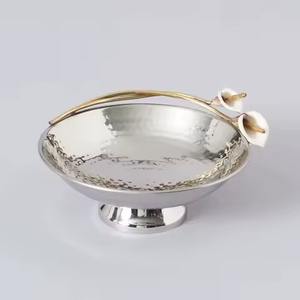 Cuenco de Metal para Dátiles que Garantiza la Estabilidad al Servir Frutos Secos Variados en Grandes Reuniones - Product Image 1