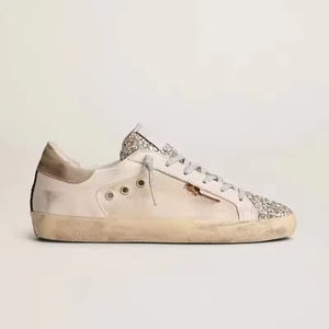 Baskets classiques pour femmes en cuir véritable GGBD, style Superstar vintage avec paillettes étoilées, idéales pour l'été - Product Image 2