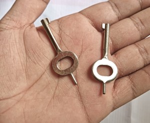 Esposas ajustables de acero al carbono de alta resistencia con 2 llaves Característica de doble bloqueo Producto artesanal de metal - Product Image 3