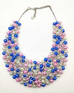 Gargantilla con cuentas de perlas de imitación hecha a mano bohemia de múltiples hebras blancas para mujer tamaño y forma personalizables - Product Image 3