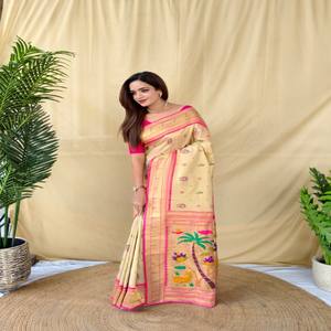 VASTRA COTTAGE Elegante Saree de Seda con Motivos Butti, Pallu de Inspiración Folclórica, Borde Rosa en Contraste y Blusa a Juego - Product Image 6