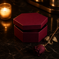 Boîte cadeau hexagonale rigide bordeaux, emballage en papier de luxe, insert personnalisé pour bijoux