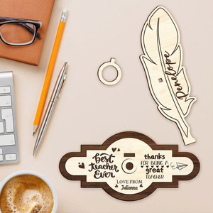 Porte-crayon en bois de plume gravé personnalisé Organisateur de bureau unique Cadeau d'étudiant/enseignant Décor de bureau élégant. - Product Image 3