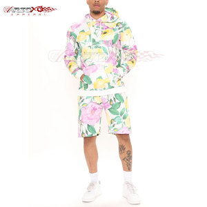 Ensemble sweat à capuche et short assortis pour hommes avec un look sportif et un design confortable à la taille élastique Ensemble sweat à capuche et short pour hommes élégants - Product Image 1