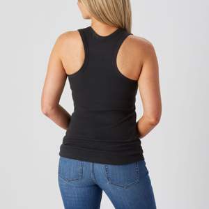 Débardeur de performance sans manches pour femmes, évacuant l'humidité et léger, pour le yoga, la salle de sport et le fitness. - Product Image 4