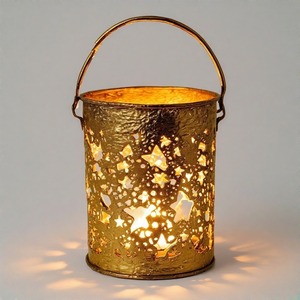 LightNest Holiday Charm Portavelas de aluminio fundido Acabado nevado Pieza de acento para mesas festivas y manteles - Product Image 5