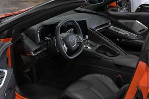 Prêt à être expédié : Chevrolet Corvette 2021 2 portes Stingray Cabriolet avec équipement 2LT, occasion, garantie 3 ans - Product Image 3