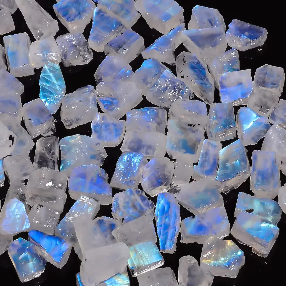Mavi aytaşı ham taş, doğal yangın gösterişli gökkuşağı aytaşı gevşek cips, en kaliteli toptan Birthstone kristal Mineral