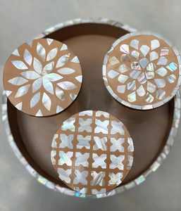 Emballage élégant pour chocolats et fruits secs pour cadeaux arabes, boîte en bois et acrylique avec incrustation de nacre de qualité supérieure - Product Image 5