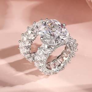แหวนเงินสเตอร์ลิงทรงเจียรนัยแบบคุชชั่นคัท ประดับเพชรสามด้าน รุ่น Jeulia Eternity Ring Set - Product Image 6
