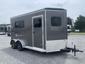 Remorque en acier pour bétail, remorque à chargement incliné pour 2 chevaux, remorque à double essieu, transport agricole, remorque fermée - Product Image 1