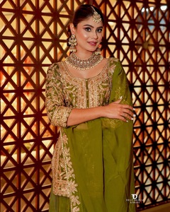 Party Wear Look Designer Top - Bottom y Dupatta con trabajo de bordado pesado - Product Image 4