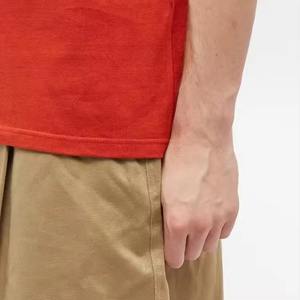 เสื้อยืดผู้ชายสีแดงล้วน ทรงปกติ ผ้าฝ้าย คุณภาพดี ขายส่ง เสื้อยืดแขนสั้นลำลองคลาสสิกสำหรับฤดูร้อน - Product Image 5