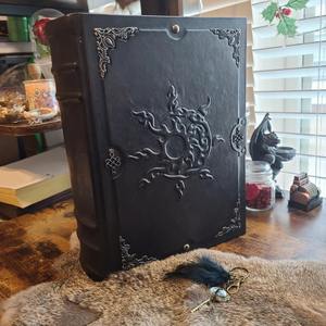 Grand journal en cuir blanc Sun & Moon par Velimira Designs - Product Image 1