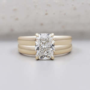 Bague de fiançailles en or jaune avec diamant solitaire naturel certifié IGI, taille coussin - Product Image 1