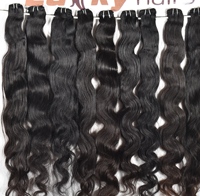 Prix d'usine en gros Extensions de cheveux humains Remy indiens 100% naturels Double trame Donneur unique 99J Ondulation naturelle Clip-in/Weave Couleur