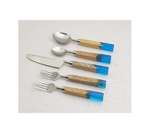 Design royal couverts en acier inoxydable finis argentés ensemble de couverts à poignée en résine fait à la main logo personnalisé acceptable - Product Image 1