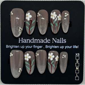 Statuetta in Resina di Fiore Selvatico - Product Image 1