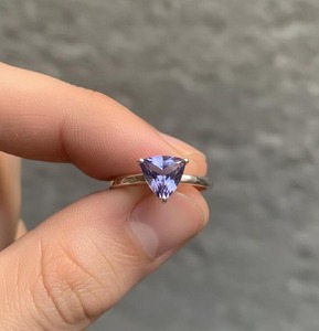 Elegante Anillo de Compromiso o Matrimonio Cristiano con Piedra Natural de Tanzanita Azul Violeta Brillante, Corte Trillón, para Mujer - Product Image 5