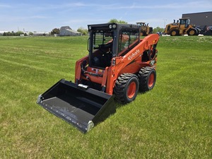 2025 Kubota SSV75 Minicargadora-Potente cargadora compacta 74HP para construcción y agricultura - Product Image 2