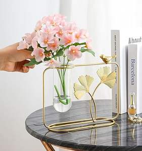 Florero de metal de diseño floral de diseño de tendencia con diseño de decoupage y acabado sellado ideal para detalles coloridos en el hogar - Product Image 2