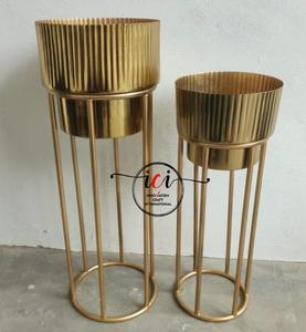 Jardinières murales martelées en fer personnalisables de vente chaude avec finition unique sur support pour la décoration de mariage - Product Image 1