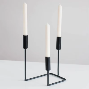 บ้านโรแมนติกห้องนั่งเล่นตกแต่งโต๊ะรับประทานอาหารที่มีผู้ถือเทียนโลหะที่ไม่ซ้ำกันโถเทียนคอนกรีตสำหรับอาหารค่ำอีสเตอร์และแสงเทียน - Product Image 1