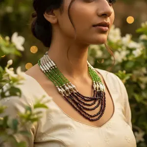 Collar de Cuentas Verde y Negro de Moda para Mujer, Estilo Bohemio con Cadenas Chapadas en Oro, Moderno con Turquesa, Ágata y Perla, Regalo - Product Image 1