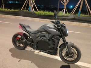 Moto de course électrique Go Rapid Performante DUcatii Diavel pour adultes, grande puissance, moteur 8000W, 72V, 130 km/h - Product Image 2