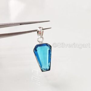 จี้เพชรพลอยบลูโทแพซธรรมชาติสำหรับผู้หญิง หินประจำเดือนธันวาคม เหมาะสำหรับงานแต่งงาน วันวาเลนไทน์ เครื่องประดับทำมือ เงินแท้ 925 - Product Image 1