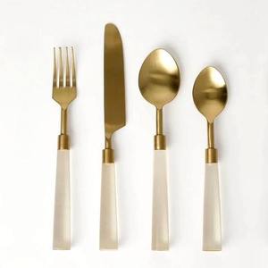 Juego de cubiertos de acero espejado con mango de resina azul acabado plateado para el hogar y hoteles juegos de cubiertos de mesa - Product Image 4