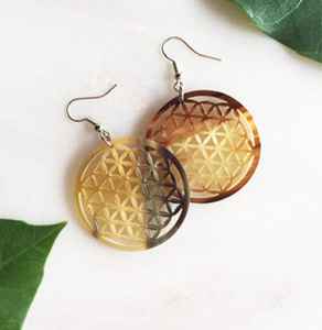 Pendientes Artesanales Ecológicos de Cuerno de Búfalo con Diseño Moderno de MN EXPORTS para una Elegancia Atemporal - Product Image 1