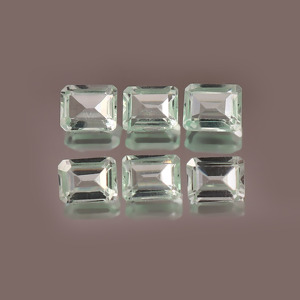 Zafiro Verde Menta Cultivado en Laboratorio, Corte Octogonal de 2x3mm, Facetado, Calibrado, Gema Suelta Certificada para Joyería, Venta al Por Mayor - Product Image 1