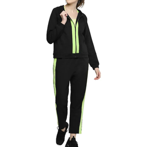 Ensemble de survêtement pour femmes, design ajusté et tissu confortable pour la salle de sport, l'exercice, le jogging et le yoga, à prix avantageux - Product Image 1
