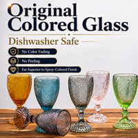 Klassieke amberkleurige vintage geperste glazen kelken gekleurd glaswerk water- en wijnglazen voor bruiloftbanket verhuur tafeldecoratie
