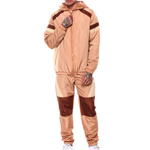 Ropa de calle para hombre con logotipo personalizado de alta calidad, cortavientos de talla grande, conjunto de pantalones cortos impermeables, chándales de nuevo diseño con cierre de cremallera - Product Image 1