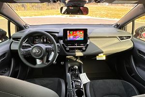 Auto Usado 2024, Hatchback Compacto de Alto Rendimiento, Deportivo, Premium, de 5 Puertas, con Manejo Ágil, Sin Accidentes - Product Image 5