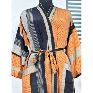 Kimono vintage en crêpe de soie, robe douce et confortable, vêtement de détente léger et luxueux, cadeau d'été idéal pour les femmes, vêtements de nuit pour les occasions - Product Image 2