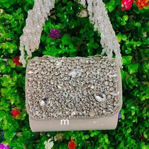 Pochette en pierre DIMAND design faite à la main Pochette en perles de résine à chaîne pour femmes et filles Mariage et fête d'Inde - Product Image 1